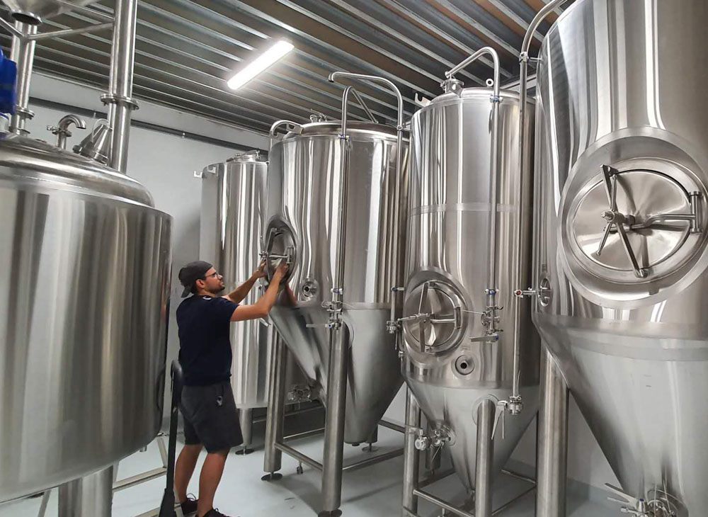 brewery beer brewing equipments,conical stainless steel beer fermenter,commercial brewery equipments for sale,how to start brewery,brewery equipment cost,beer tank,beer bottling machine